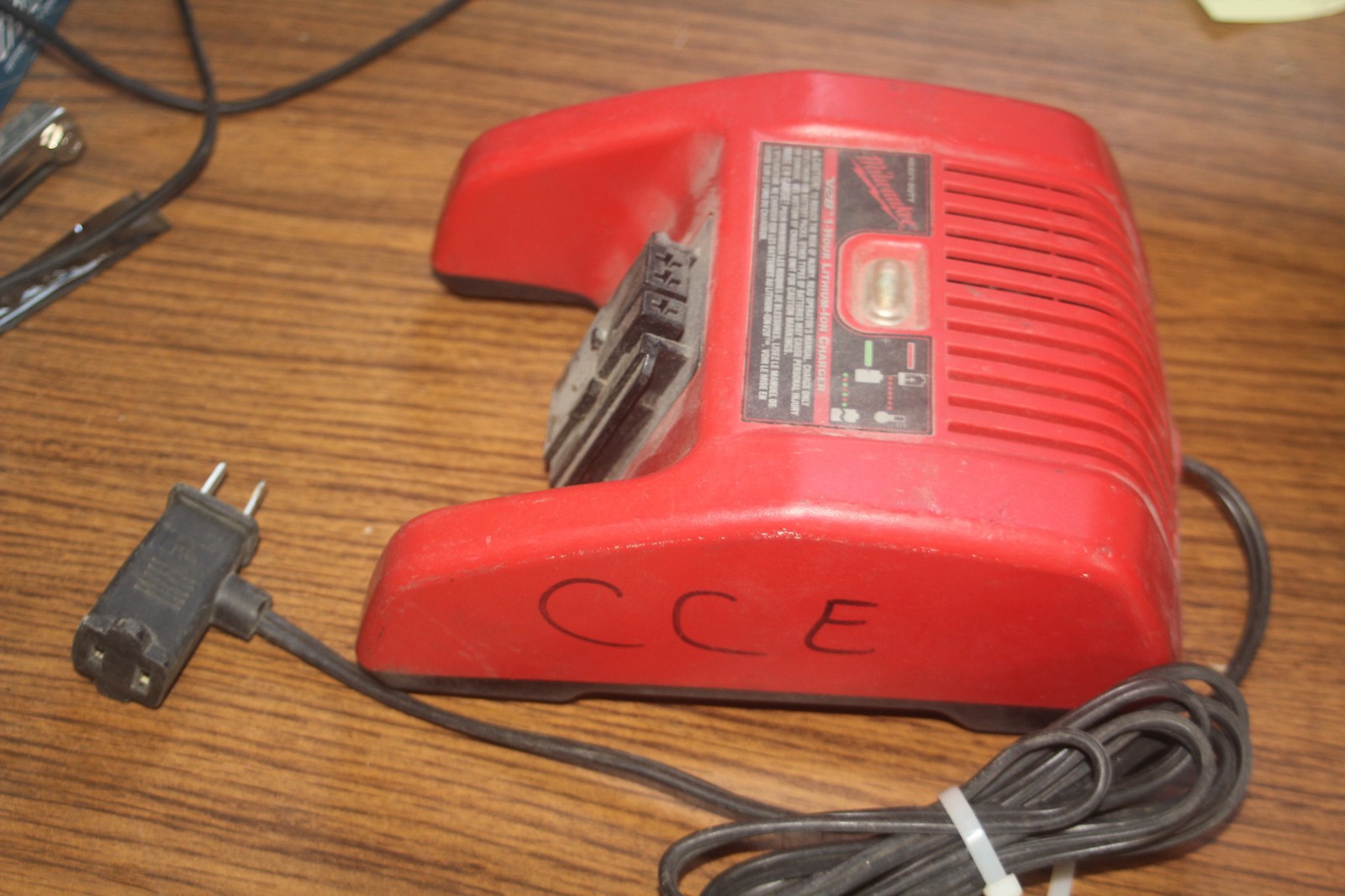 Milwaukee Li-Ion Charger 48-59-2801