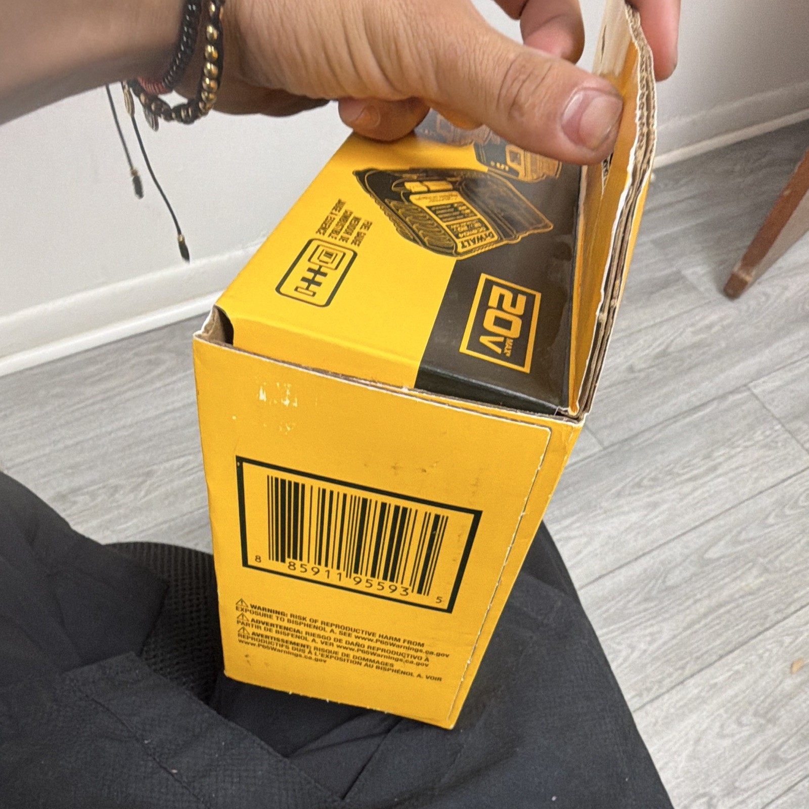 DEWALT DCB205-2C 20V MAX Battery & Charger Kit, Yellow (Batteries Included)