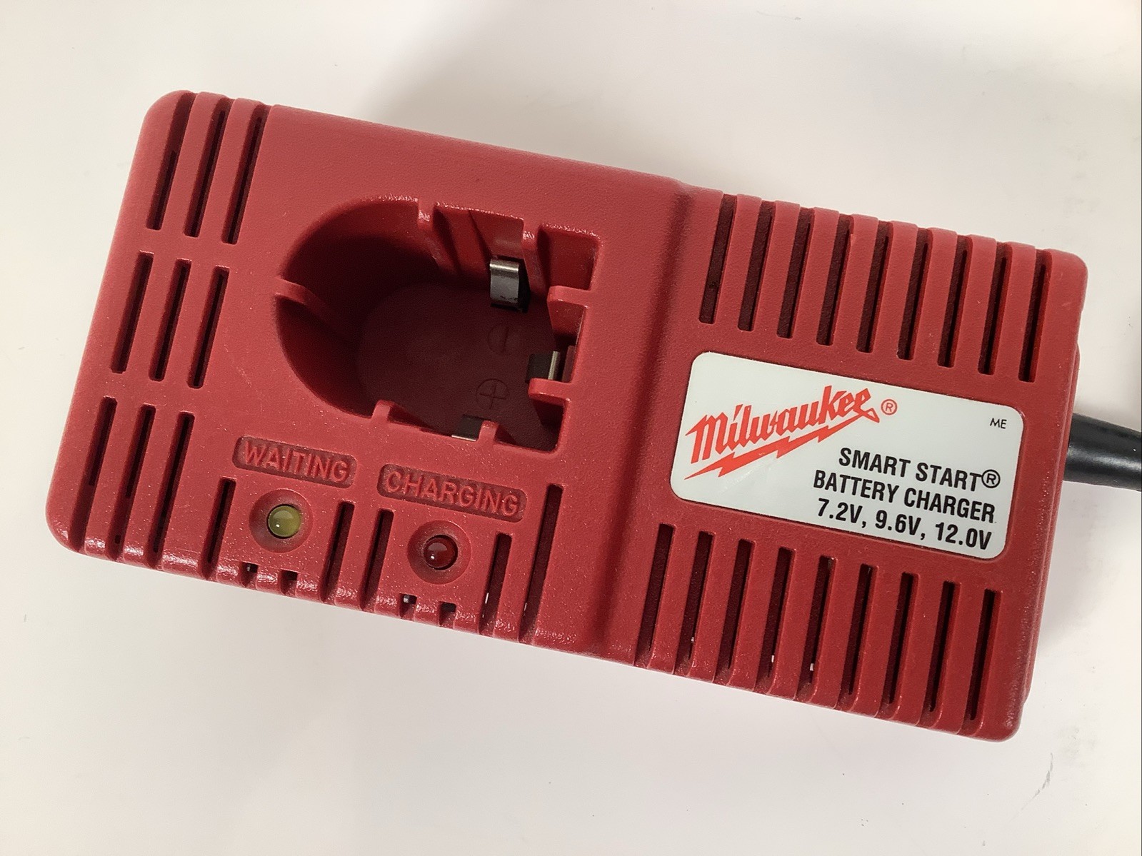 Milwaukee Battery Charger Smart Start 7.2 V 9.6 V 12V Working