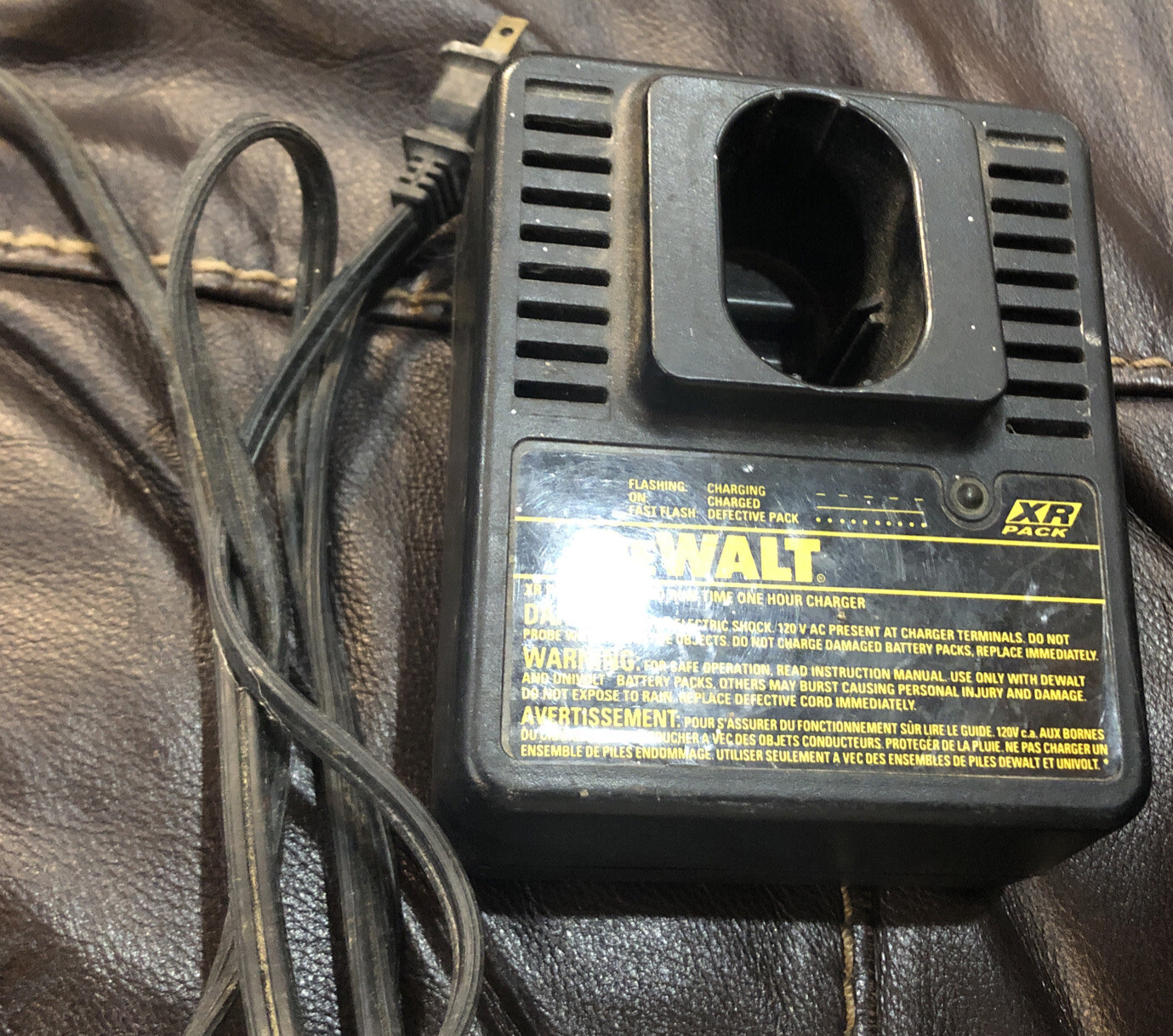 Dewalt Battery Charger DW9106 XR Pack Extended Run Time One Hour Charge