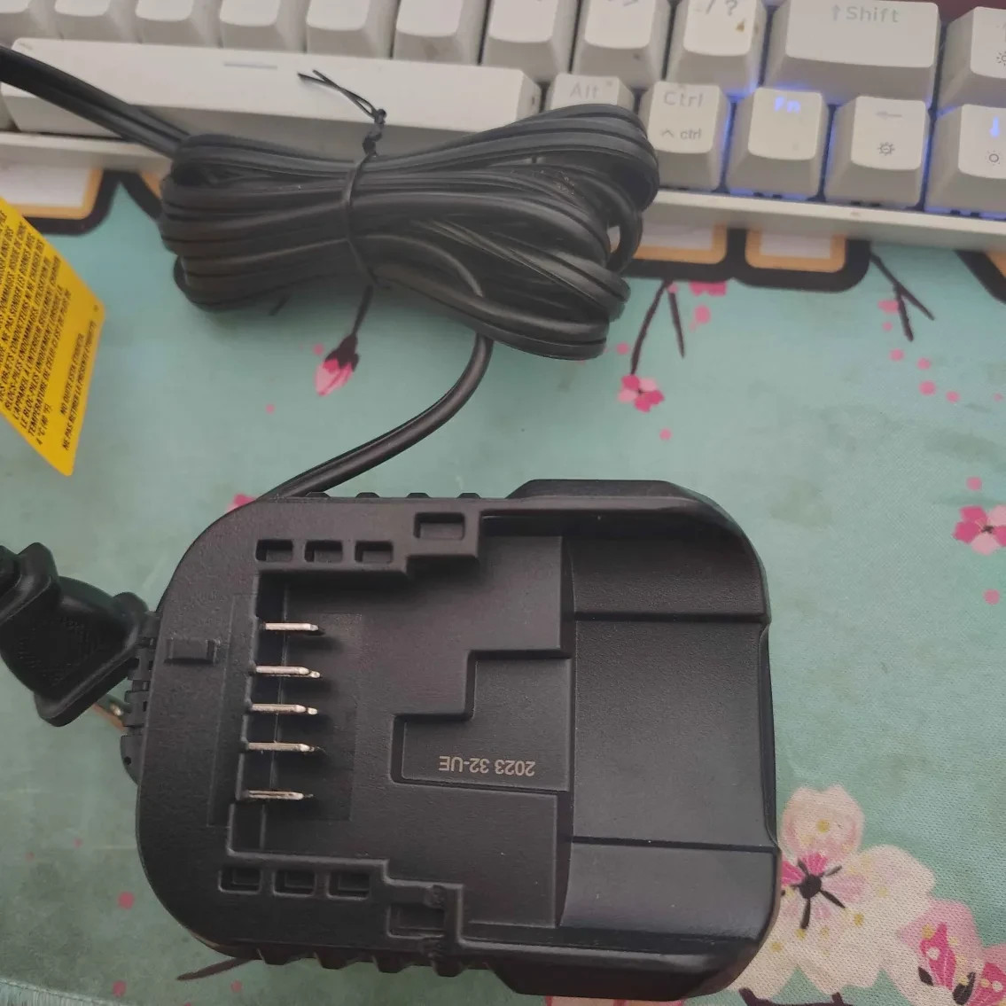 DeWalt 12V/ 20V MAX FLEXVOLT 2 Amp Battery Charger Model DCB1102