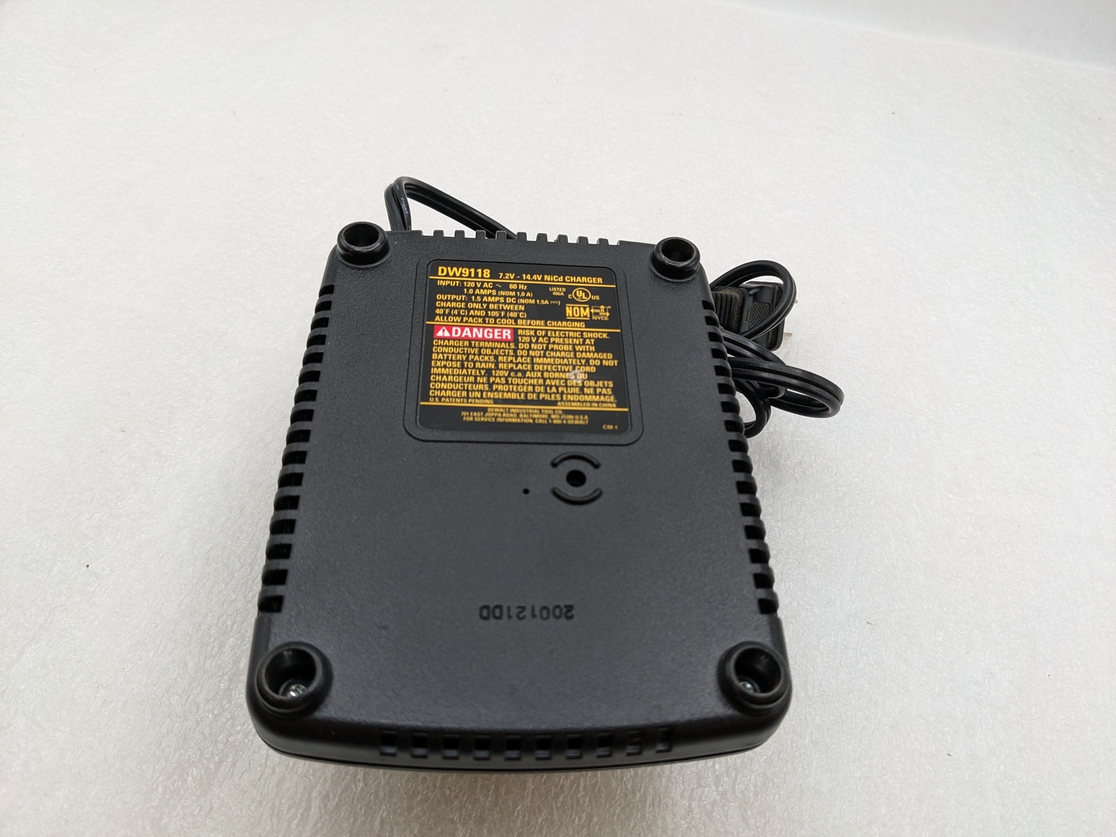 Dewalt DW9118 7.2V – 14.4V 1- NiCd Battery Charger 1.5 AMPS DC W/ Free Shipping
