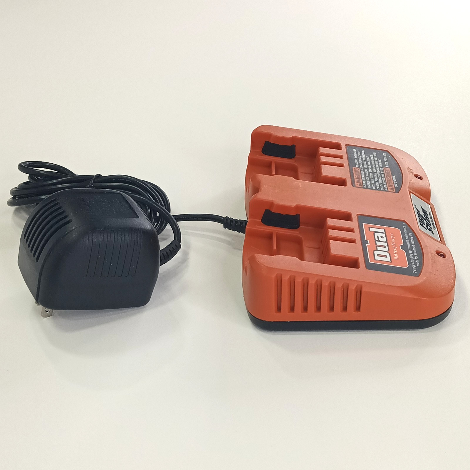 Black & Decker Fire Storm FS180DC UD-18V2C Dual Port Battery Charger 18V TESTED
