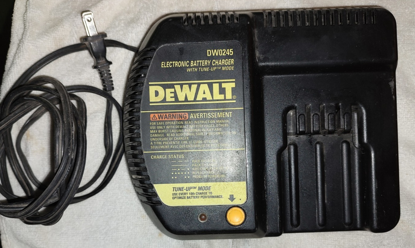 DEWALT DW0246 24V Fan Cooled Battery Charger