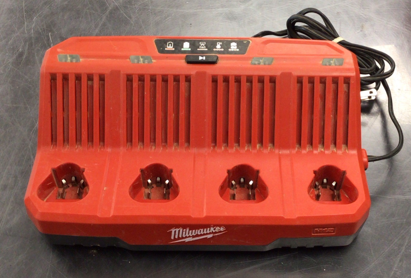 Milwaukee 48-59-1204 M12 Four Bay Sequential Charger 120v-ac 12v-dc *USED/TESTED