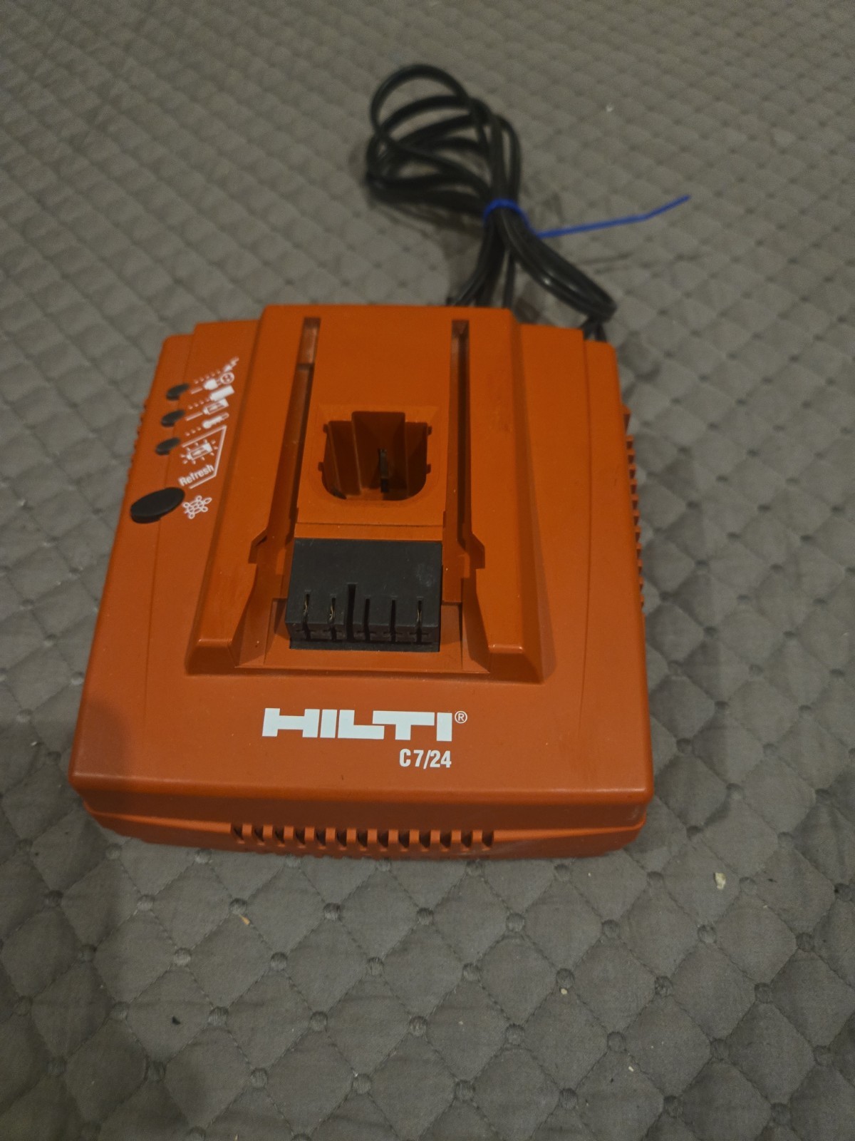 HILTI C 7/24 BATTERY CHARGER 115/120 V (USED)