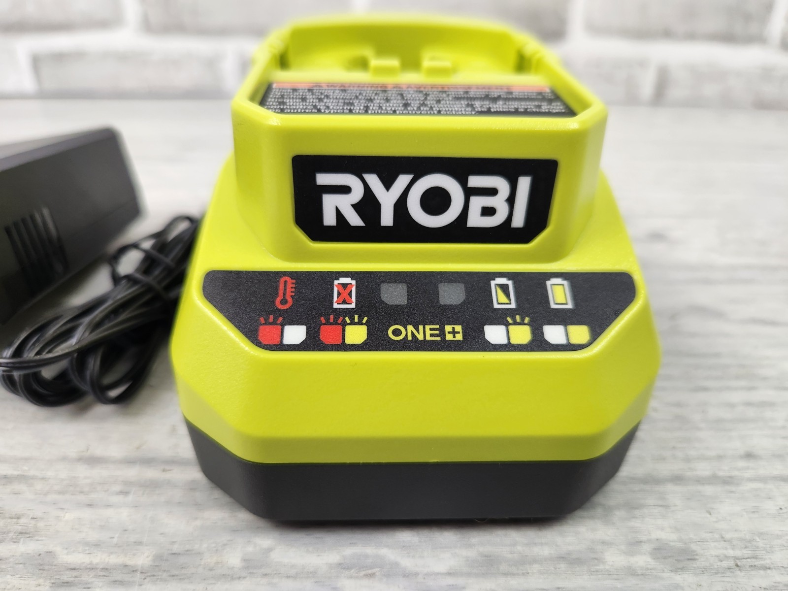 Roybi 18V One Plus Battery Charger – PCG002