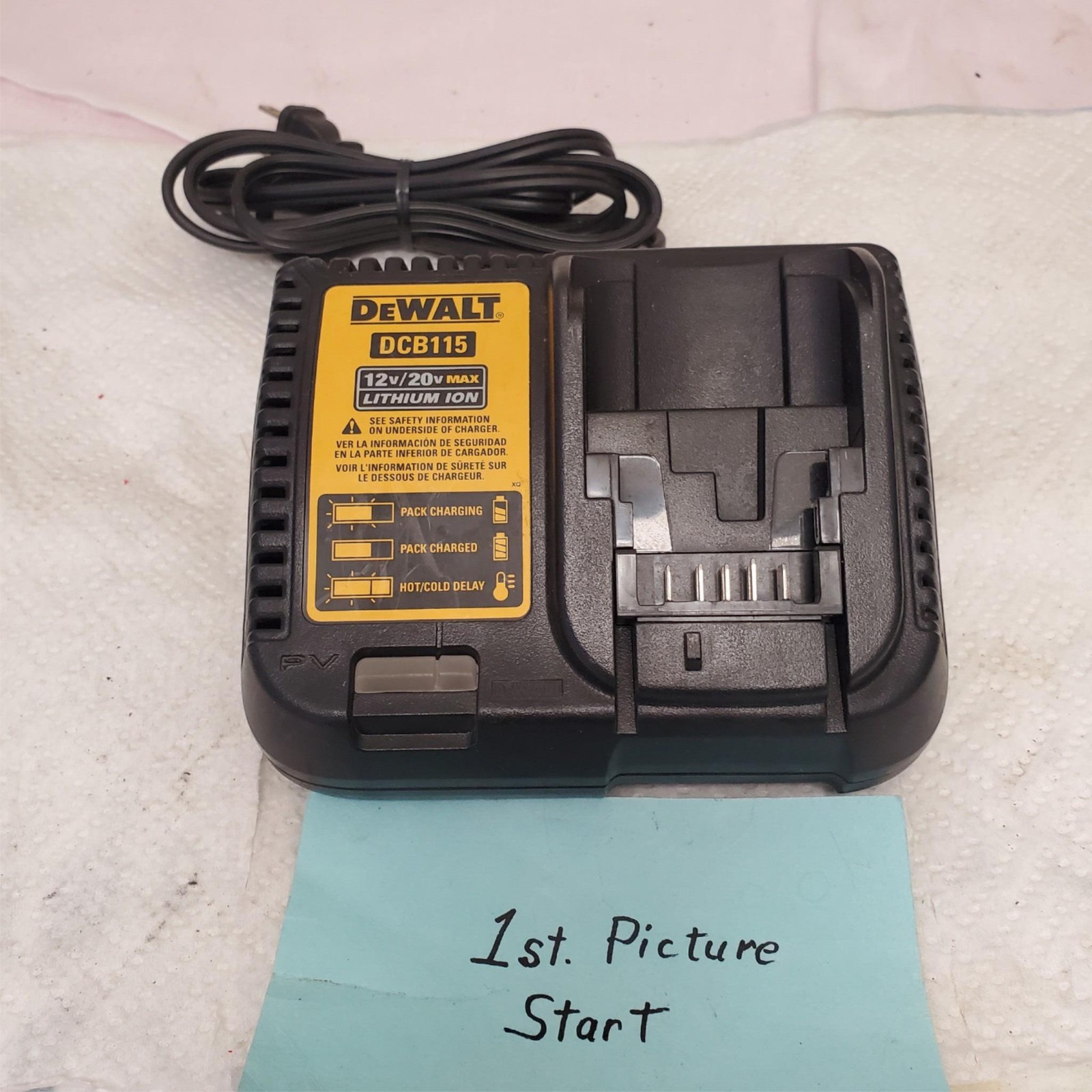 Dewalt DCB115 12V MAX 20V Lithium-Ion Battery Charger LOT-618