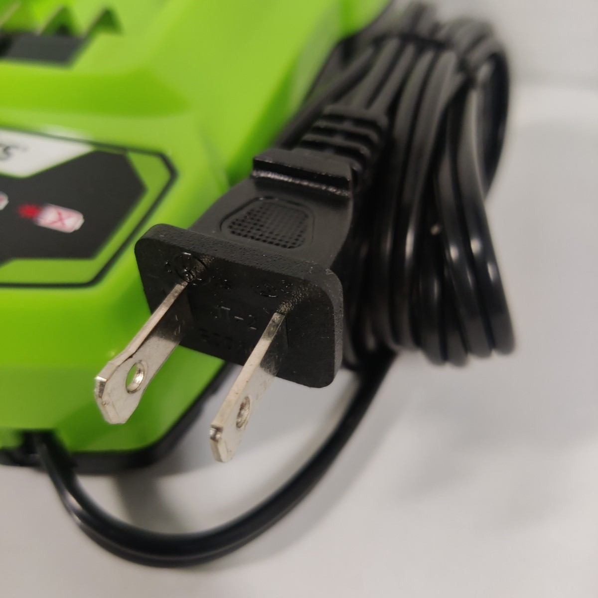 Greenworks 24V Lithium-Ion Rapid Battery Charger Model 2903102 ( Excellent )