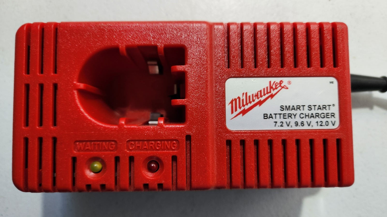 Milwaukee Smart Start Battery Charger 7.2, 9.6, 12.0 Volts