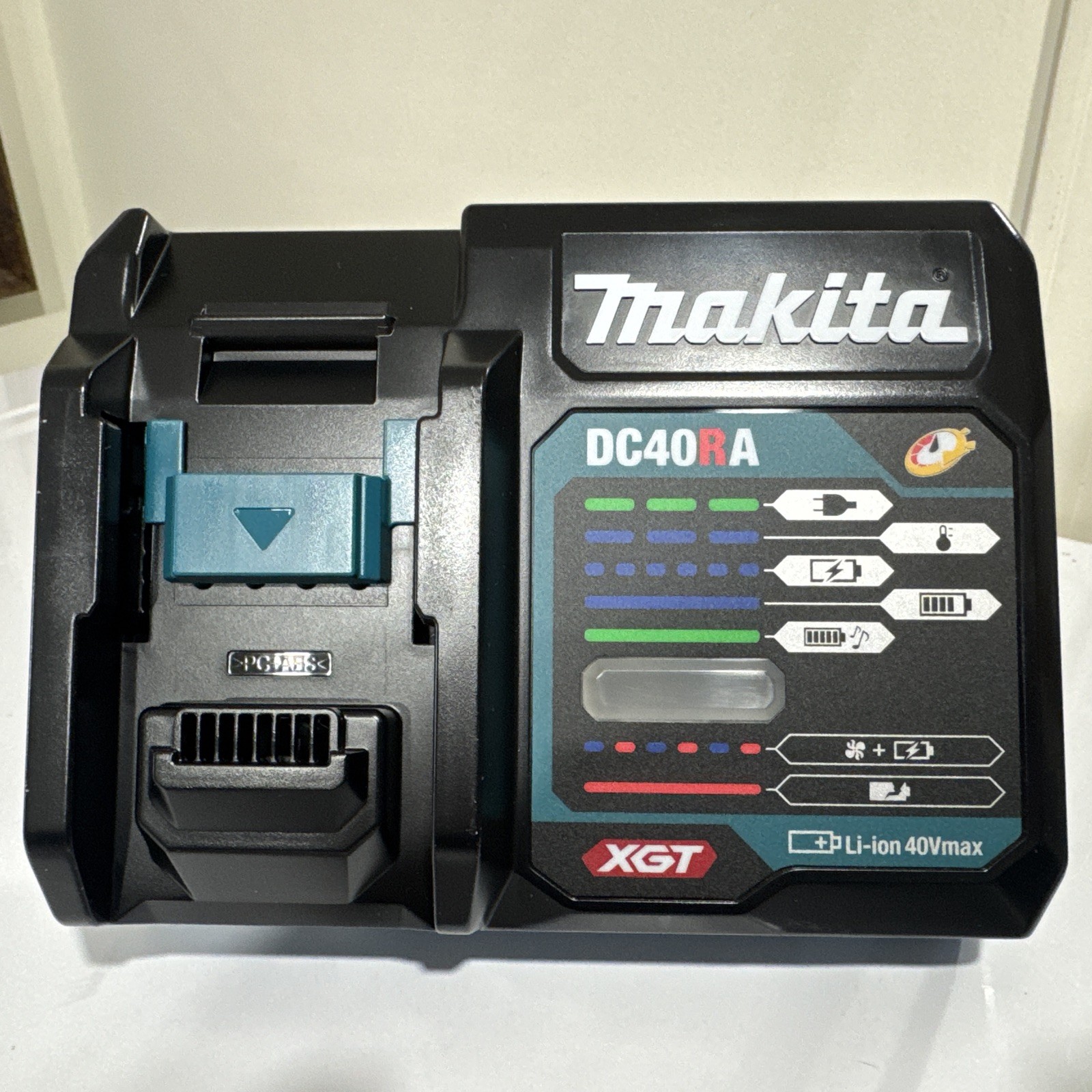 New Makita DC40RA 40V Max XGT Lithium Ion Battery Charger Optimum Rapid Charger