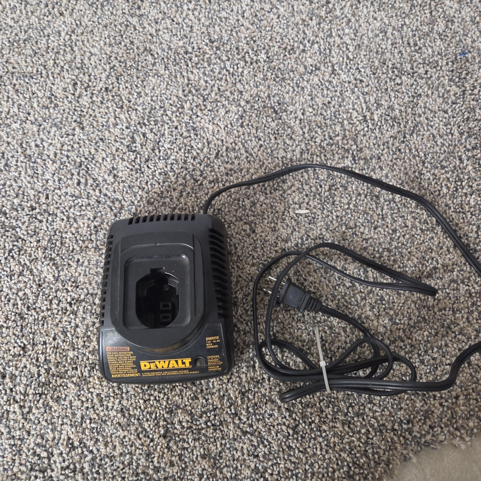 DeWALT DW9118 7.2V – 14.4V NiCd Battery Charger Genuine OEM