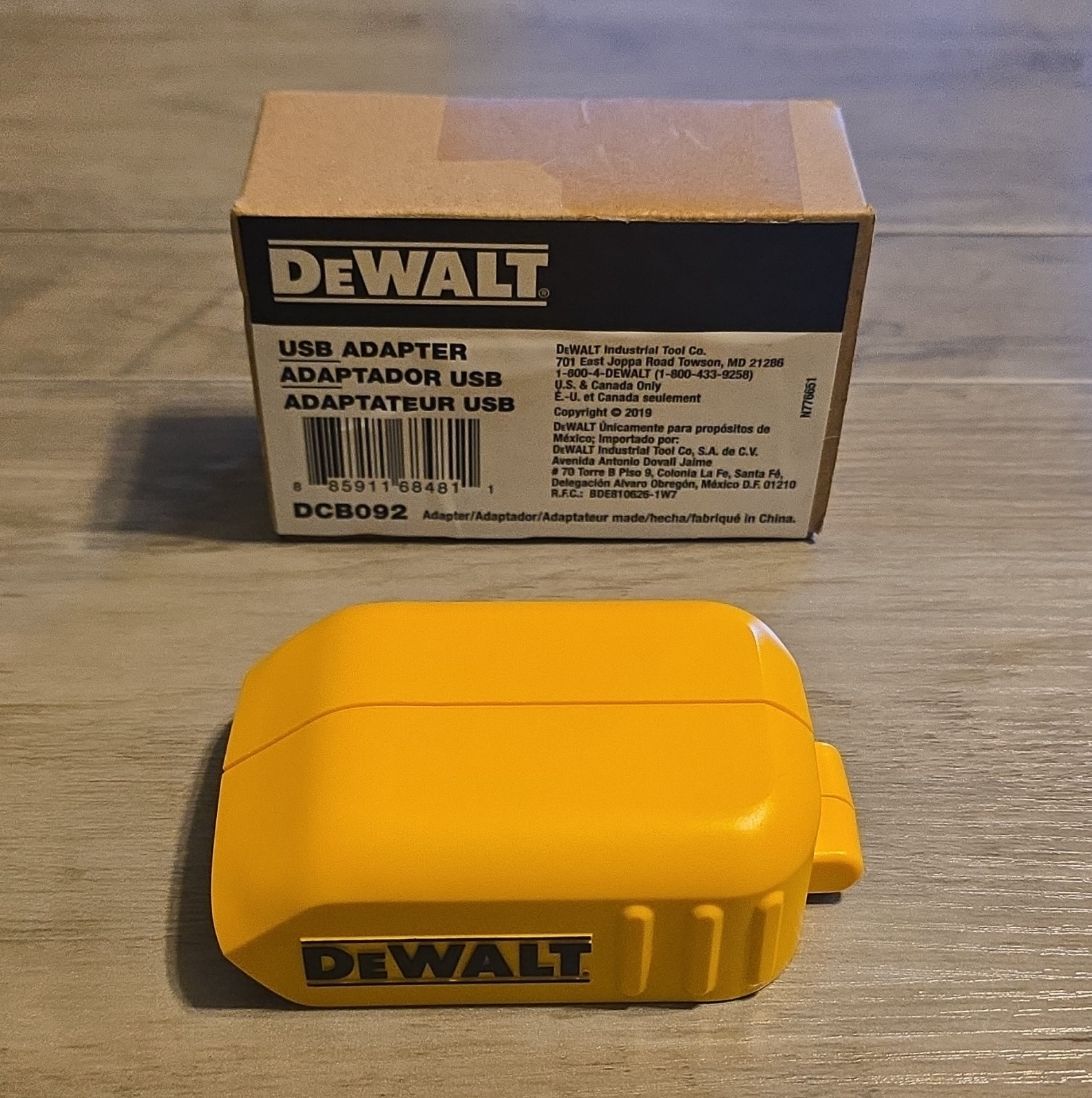 DEWALT DCB092 20V MAX USB Power Source Adapter 5V USB Output Yellow