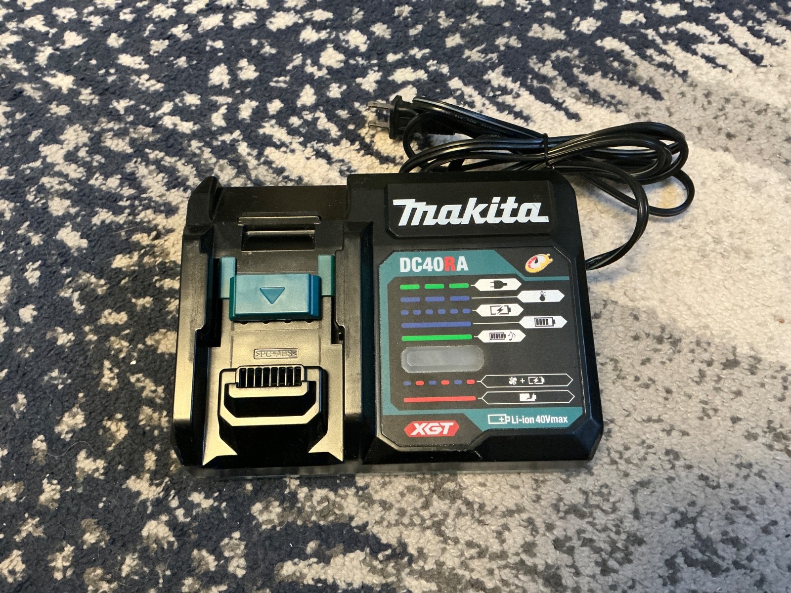 Makita DC40RA 40V Max XGT Rapid Optimum Charger