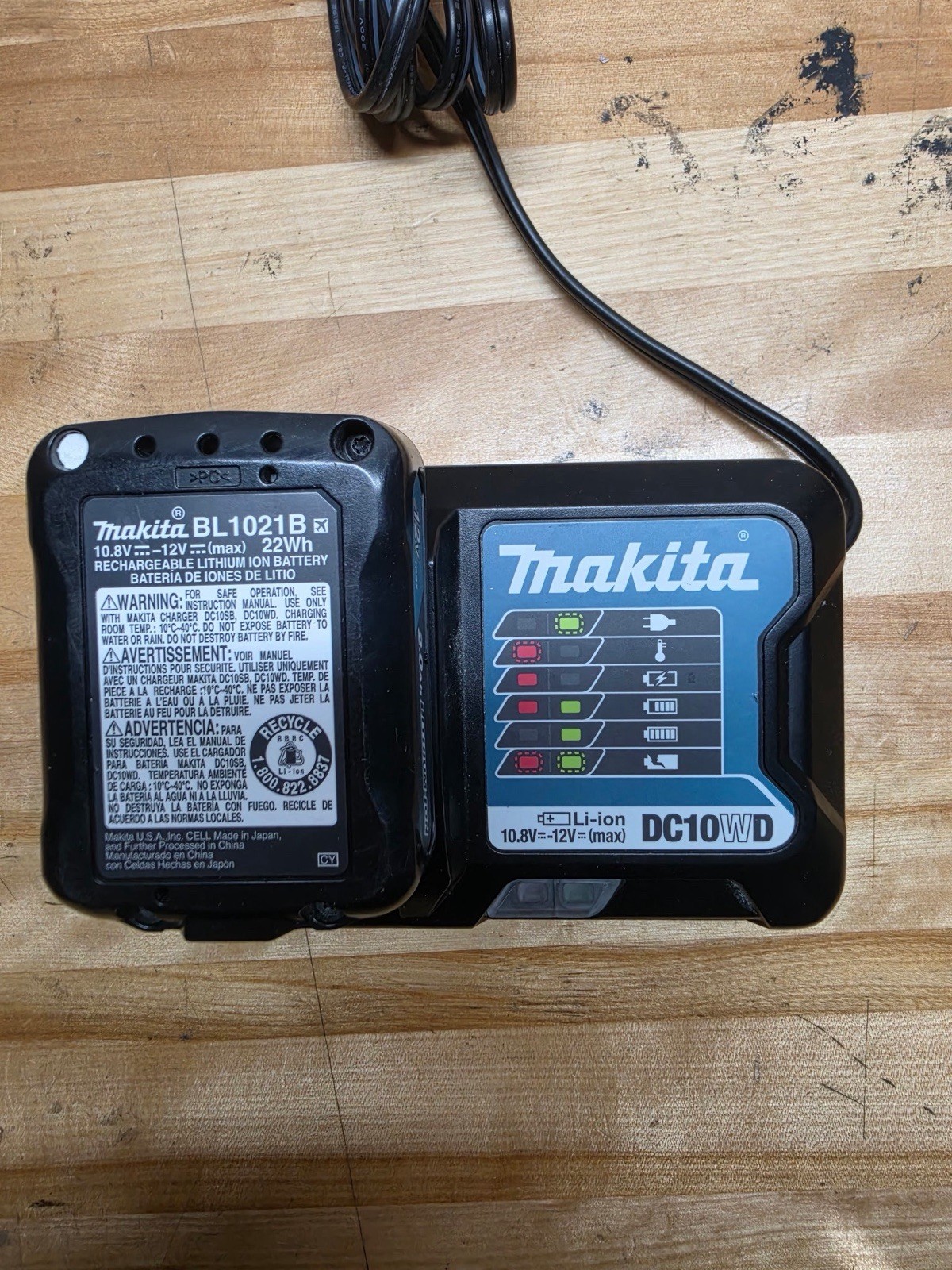 Makita DC10WD Li-Ion Battery Charger w/ BL1021B Battery 10.8V-12V Max