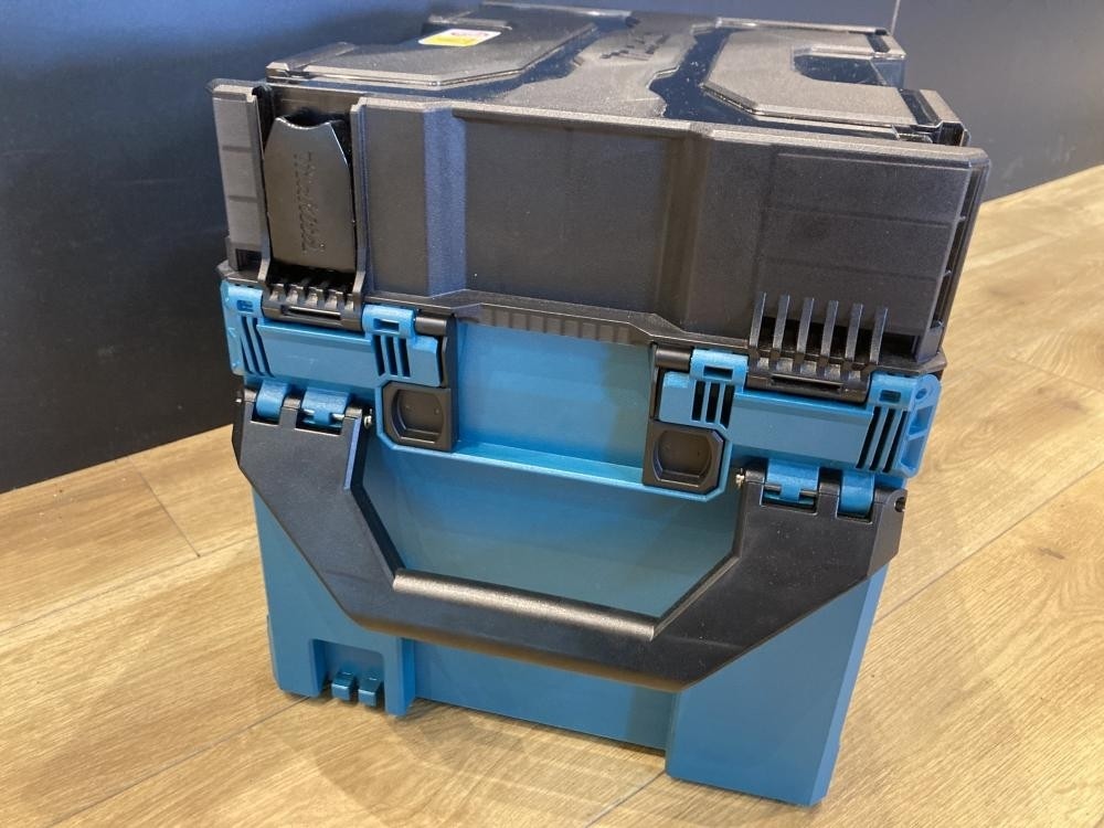 Makita 40Vmax Multi-port Charging Case A-78352 BCC02 12-port Charger Used