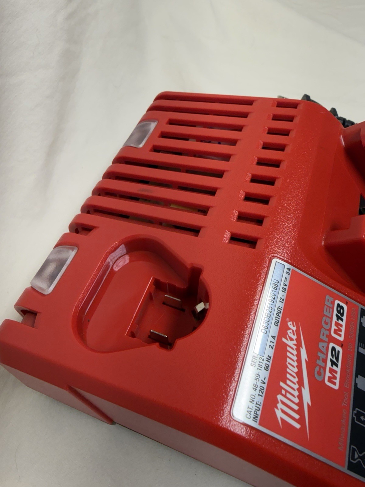 Genuine MILWAUKEE 48-59-1812 18V M12 / M18 LITHIUM ION CHARGER