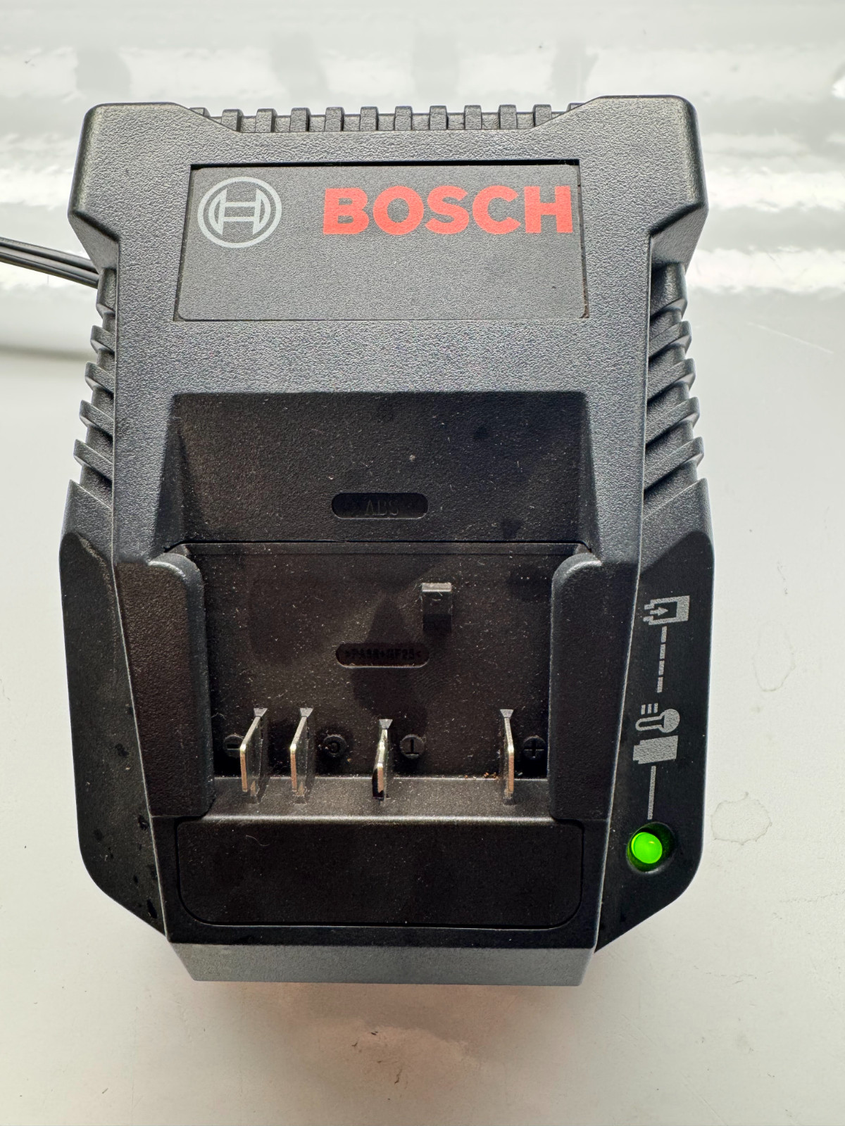 Bosch BC660 18V Lithium-Ion Battery Charger – Genuine OEM – Tested & Working.