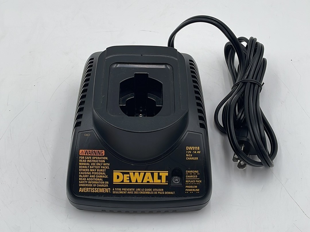 DeWALT DeWALT DW9118 7.2V 14.4V NiCd Charger