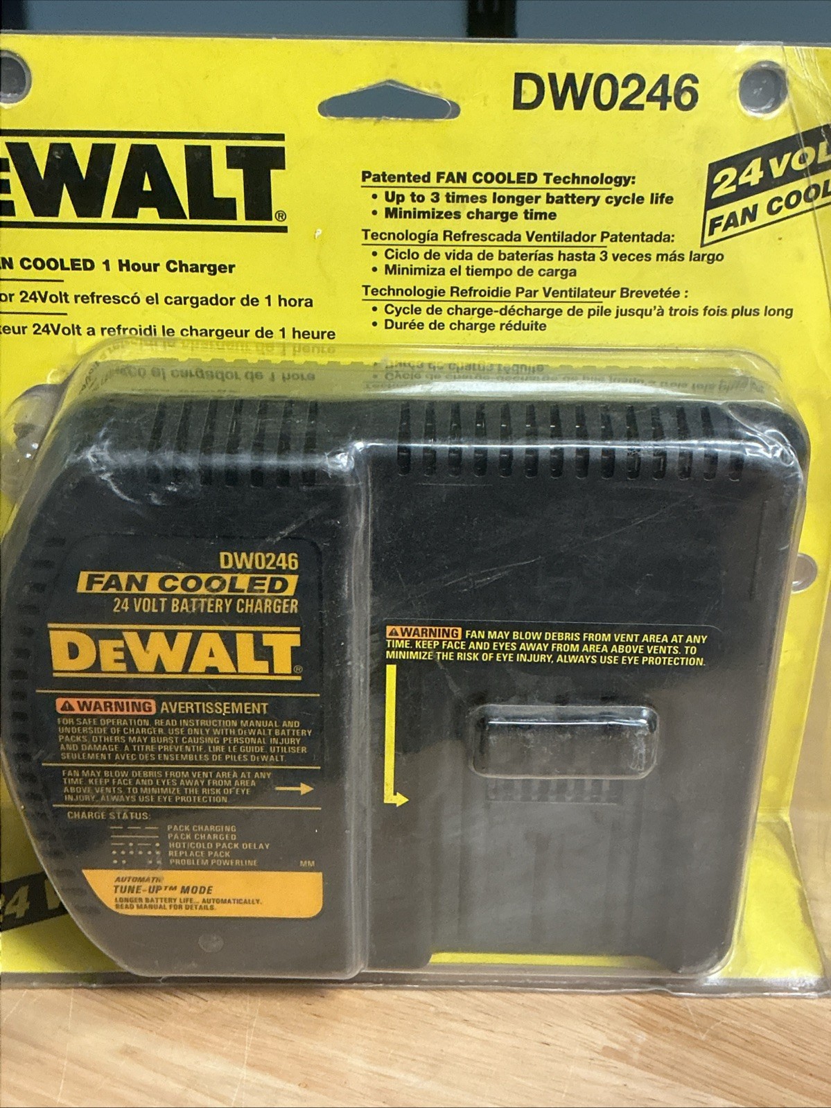 Dewalt DW0246 24V Fan Cooled Battery Charger Read
