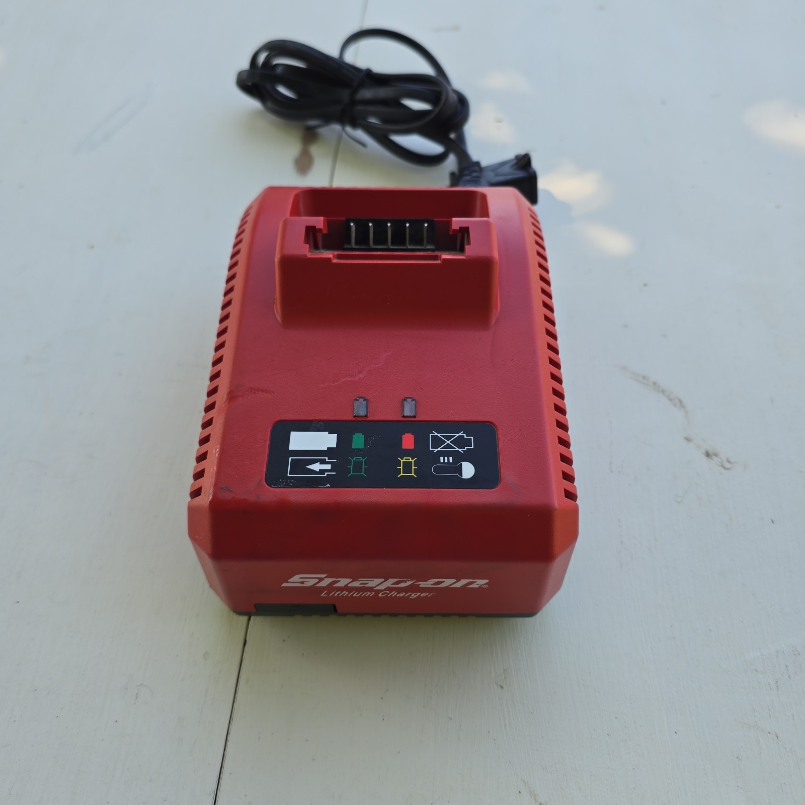 Snap-on CTC720 Power Tool Battery Charger Red 14.4-21.6V Cord Included