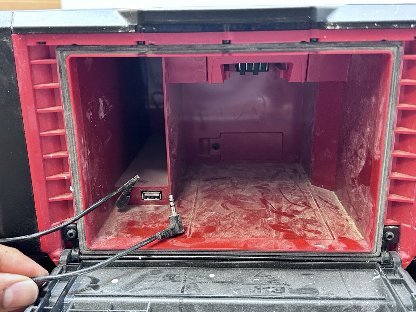 Milwaukee PACKOUT Radio + Charger M18 Charger Red 2950-20