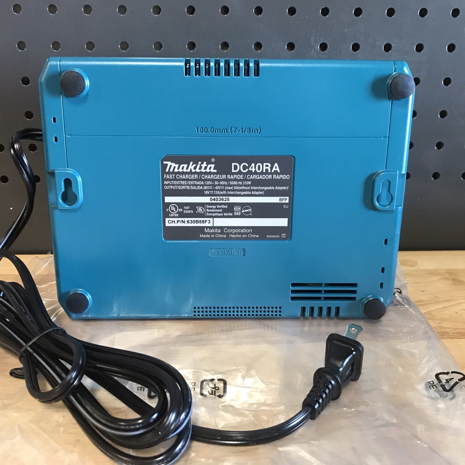 MAKITA XGT MAX 40V DC40RA FAST CHANGER (original)