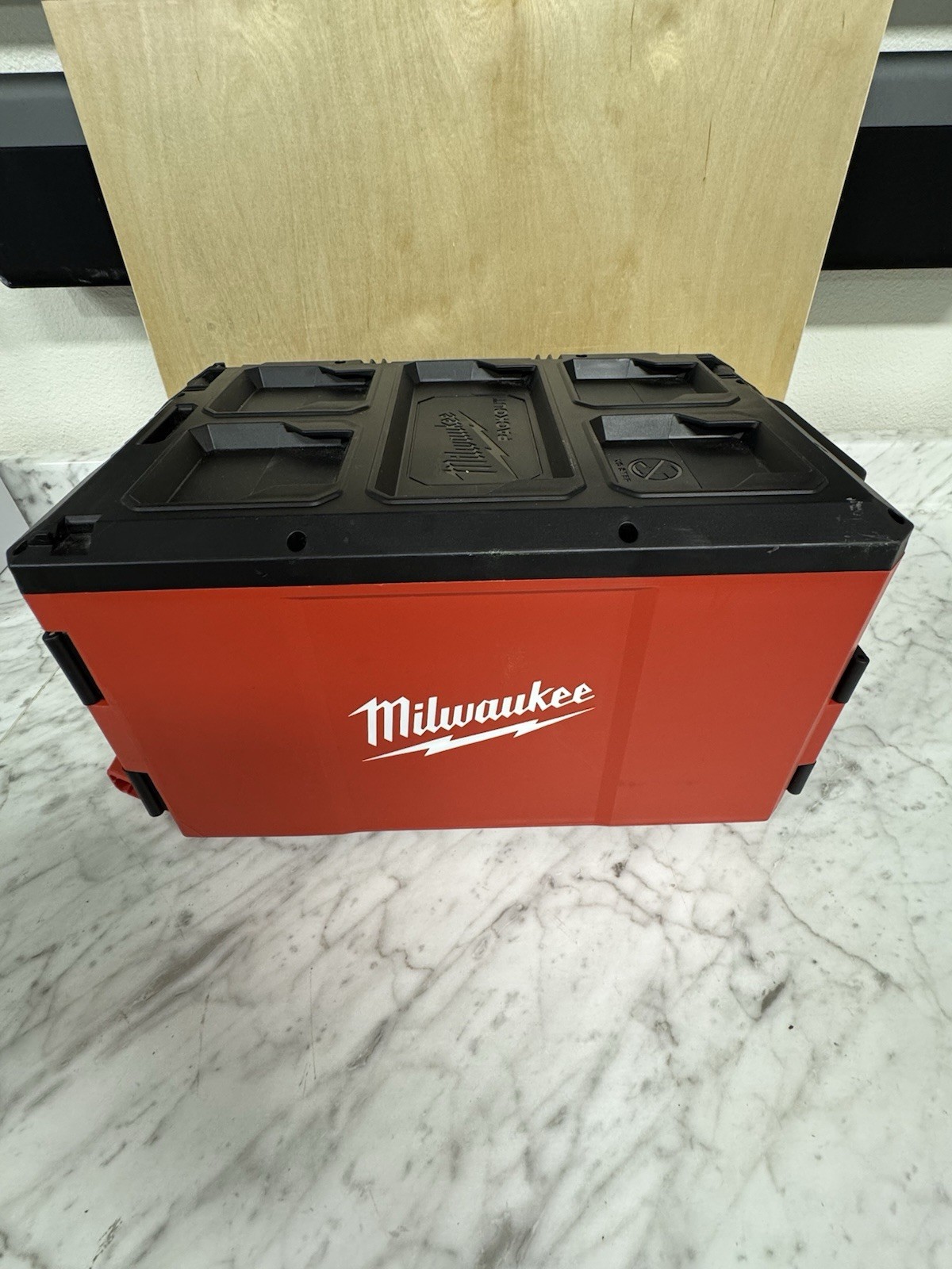 Milwaukee Packout Light/Charger 18V Red 2357-20 USB Output Power Tool NO BOX!