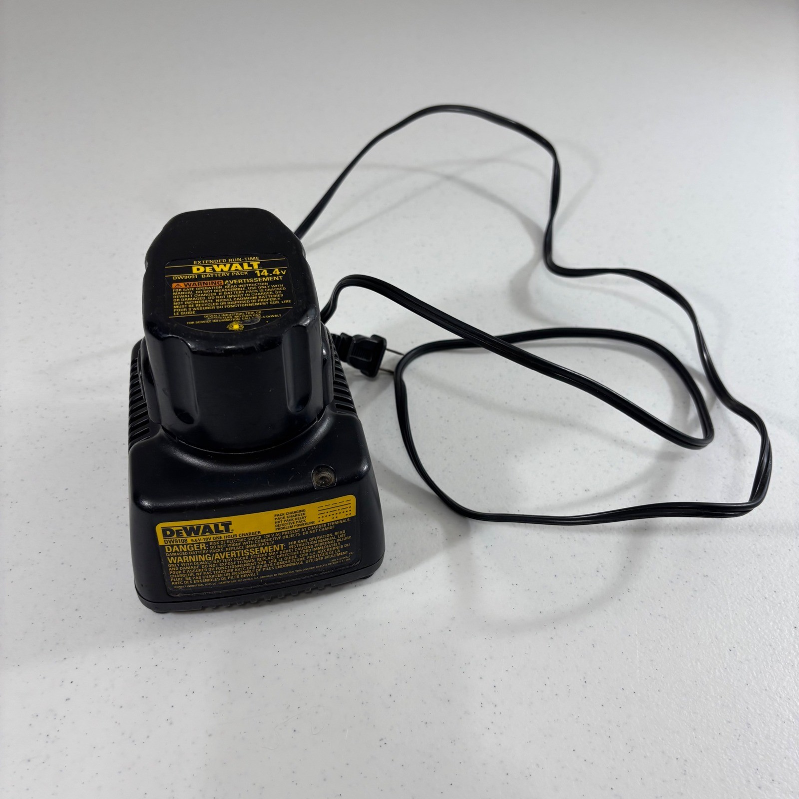 DeWalt DW9108 9.6V-18V Battery Charger and DW9091 14.4V XR Battery Pack Untested