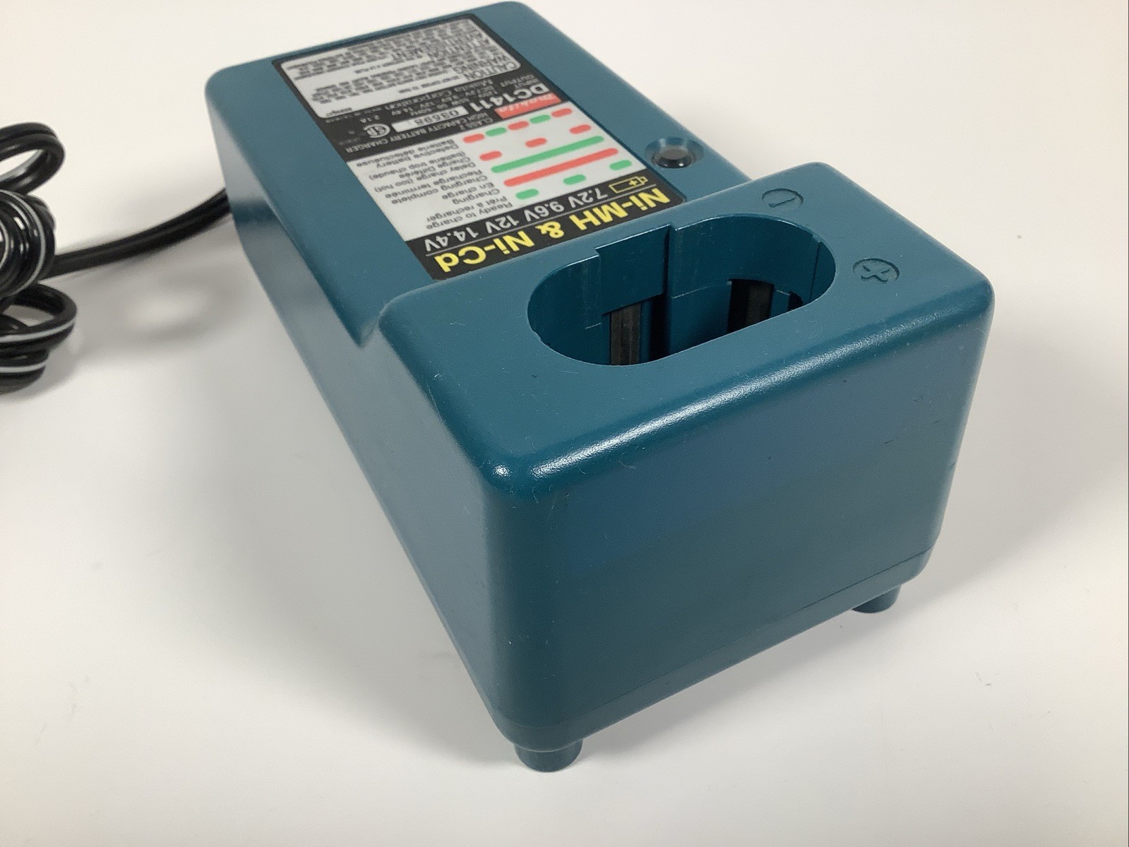 Makita DC1411 Battery Charger Ni-Mh & Ni-Cd 7.2V 9.6V 12V 14.4V – Works Great –