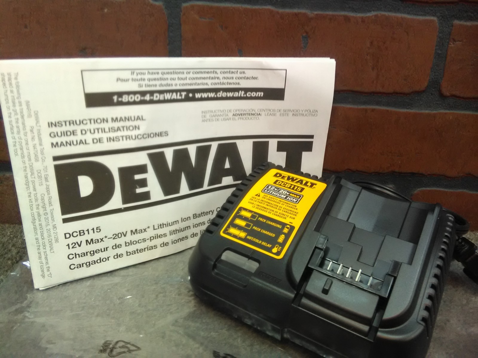 Dewalt OEM DCB115 12/20V MAX Lithium Ion Fast Battery Charger-***NEW***