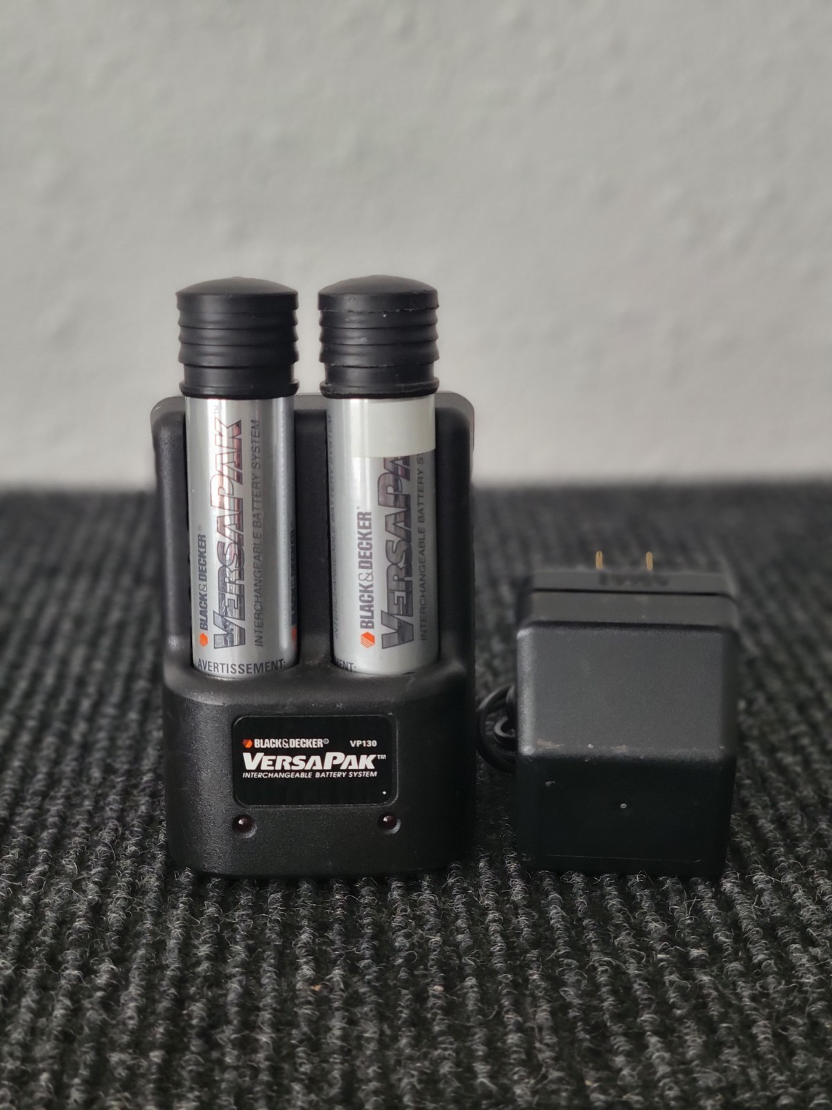 Black & Decker VersaPak VP130 Charger w/ 2 Batteries VP100 NiCd OEM Tested Works