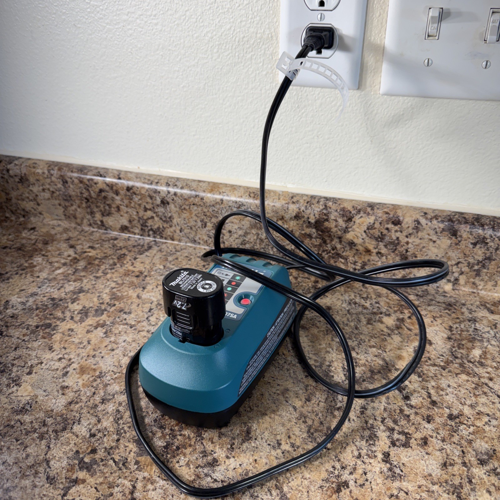 Makita DC07SA Battery Charger-Li-Ion 7.2V-BATTERY INCLUDED