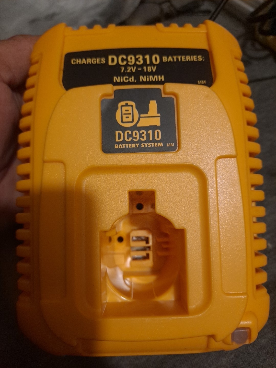 7.2 V – 18V Dc9310 Dewalt Nicd Fast Charger 1hr.