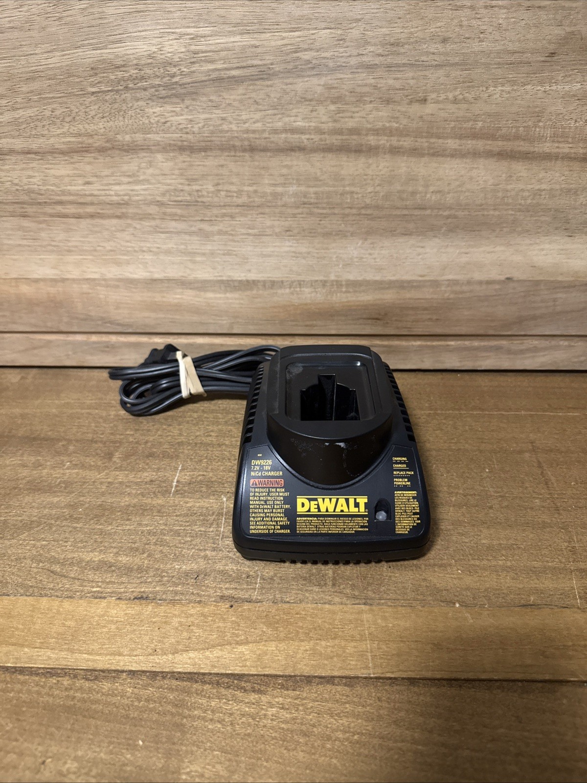 DeWalt DW9226 7.2-18V Nicd 1 Hour Battery Charger