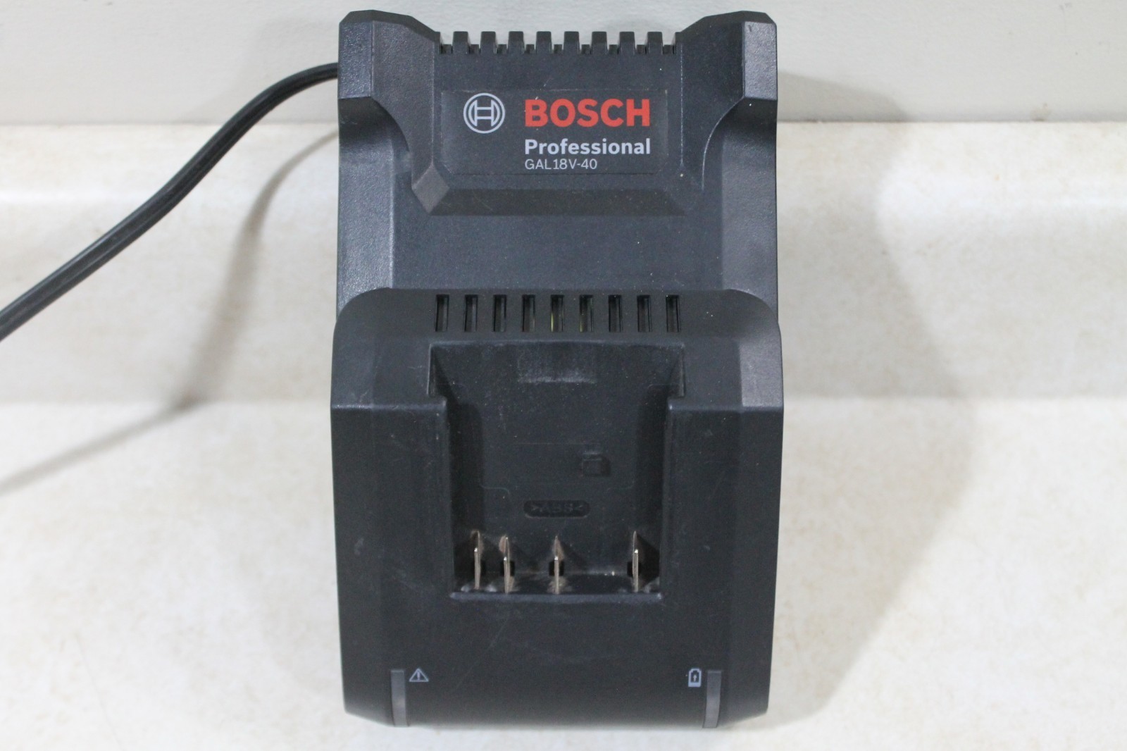 TESTED Genuine OEM Bosch Professional 18V Volt Battery Charger GAL 18V-40