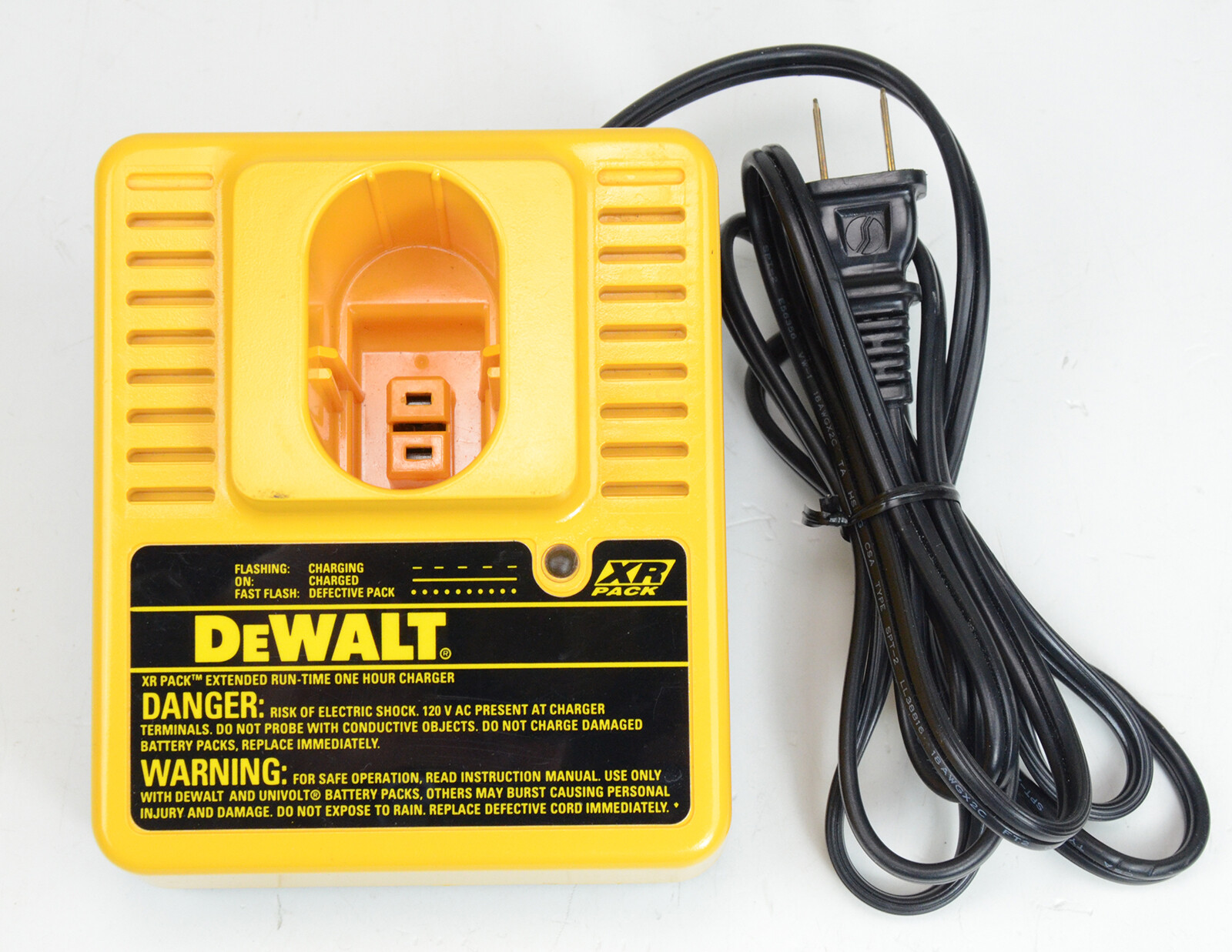 DeWalt Battery Charger DW9106 NiCad XR One Hour Extended Run Time 7.2V-14.4V