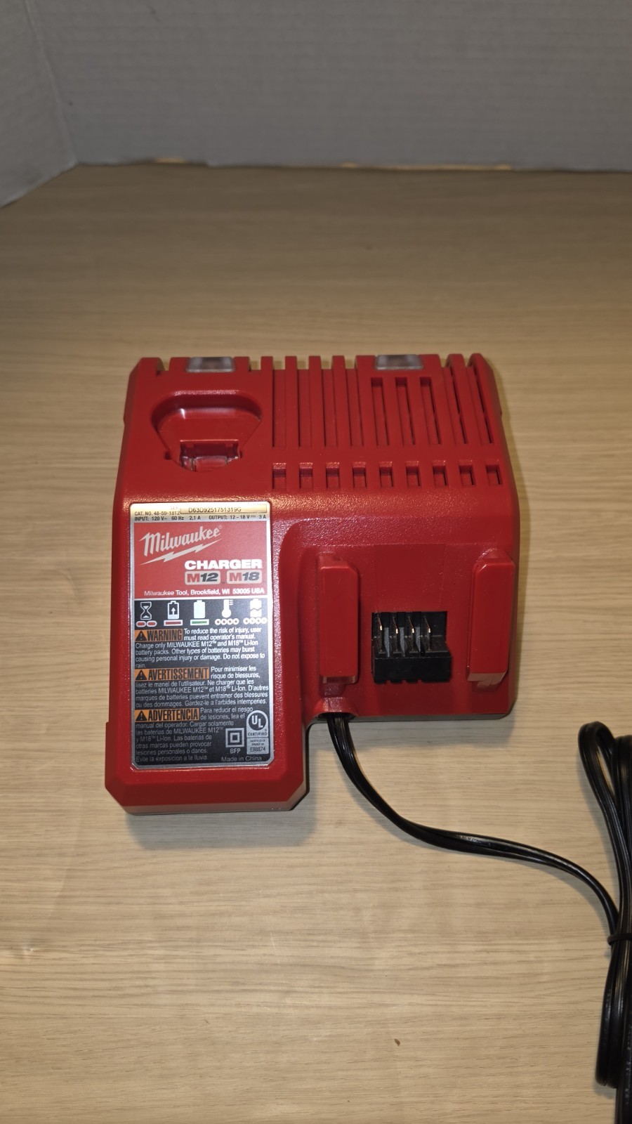 Milwaukee M12 and M18 12-Volt/18-Volt Lithium-Ion Multi-Voltage Battery Charger