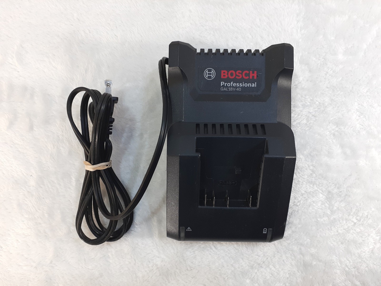 BOSCH Fast Battery Charger GAL18V-40 18 Volt Lithium Ion Black Tested