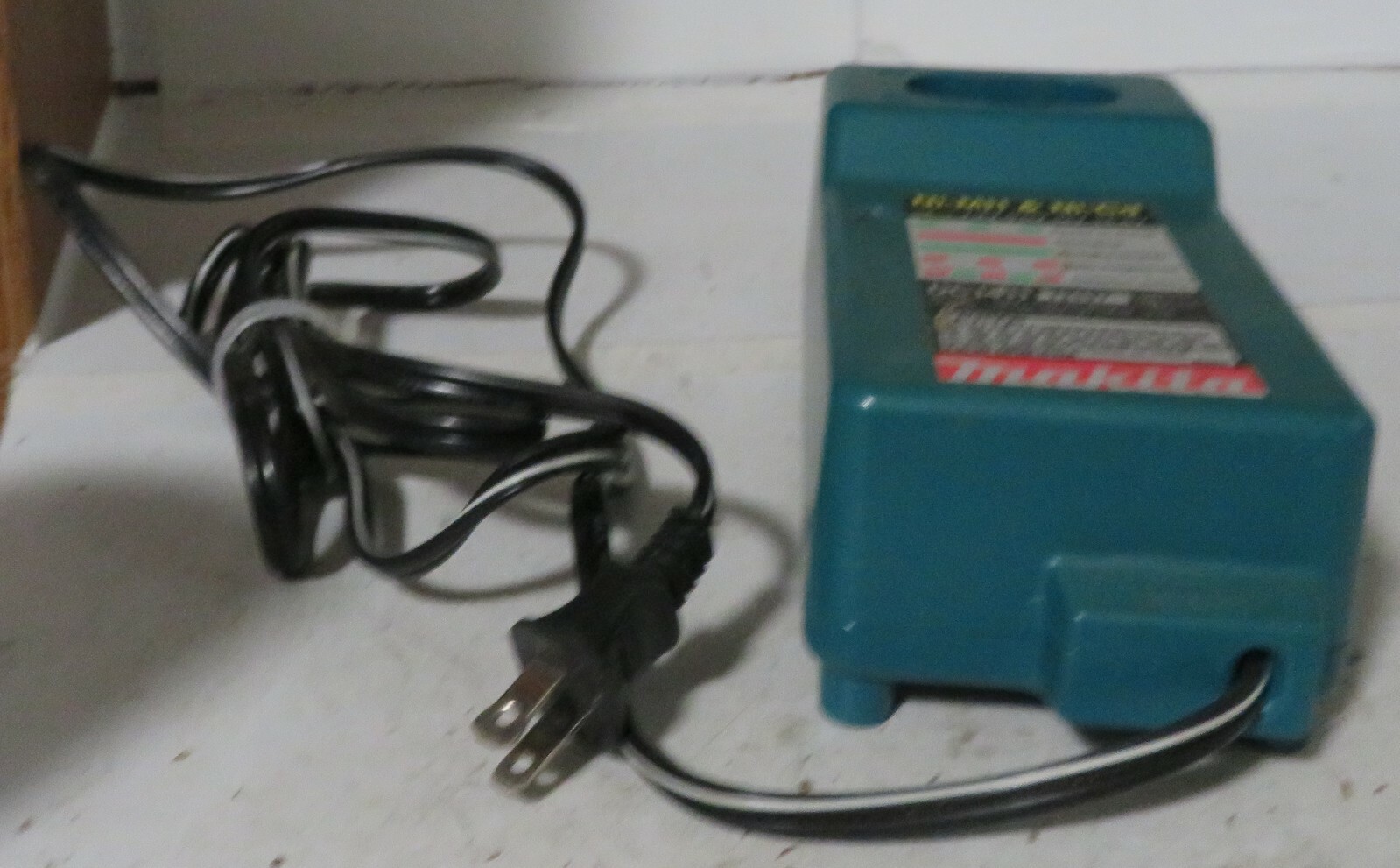 OEM MAKITA DC1411 Battery Charger 7.2V 9.6V 12V 14.4V Ni-MH Ni-Cd Tested Used