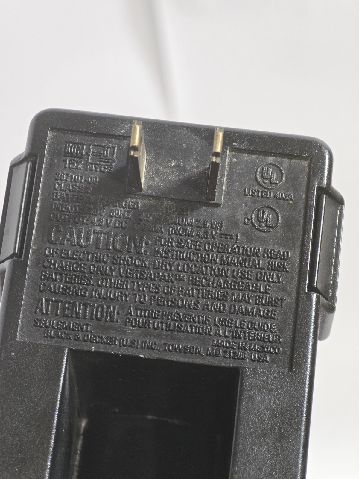 Black & Decker VersaPak Battery Charger VP131 for 3.6 Volt Battery 387101-00