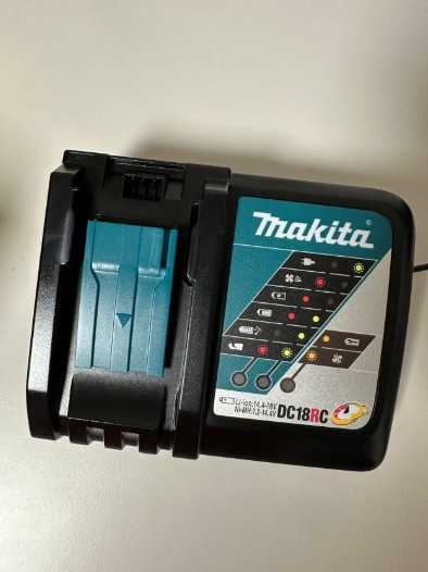 Makita DC18RC / 14.4V – 18V LXT® Lithium‑Ion Rapid Optimum Charger / AC 220V
