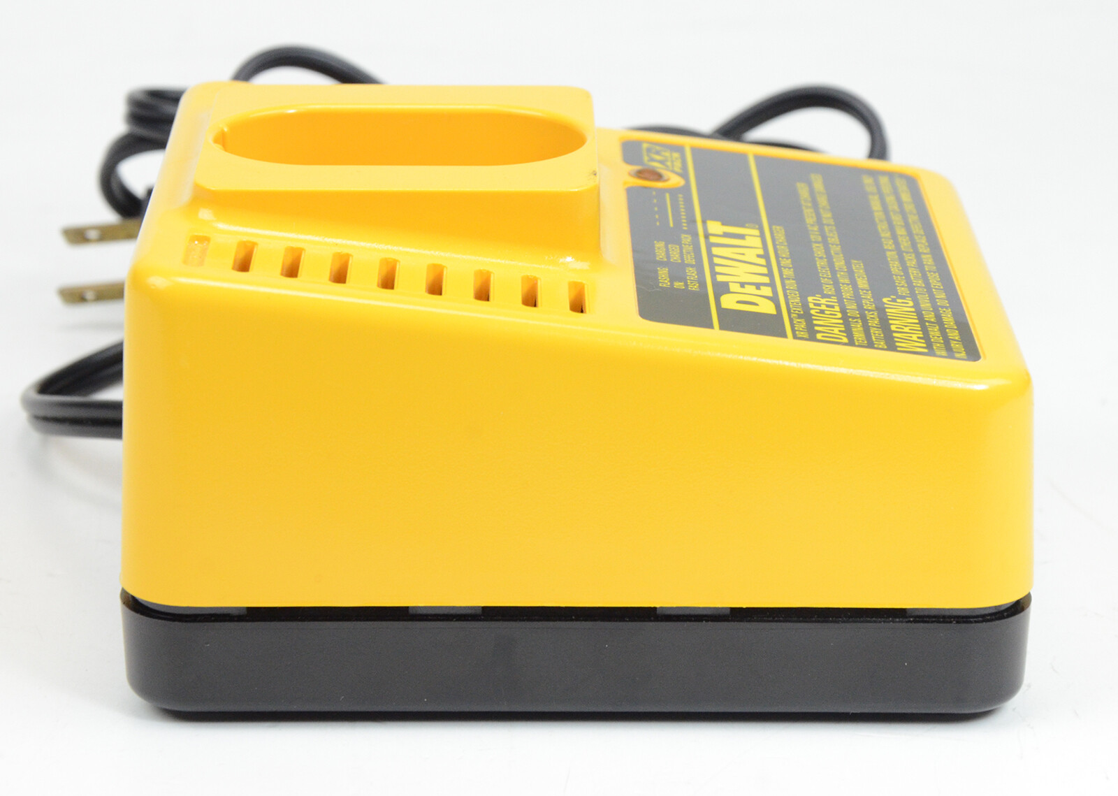 DeWalt Battery Charger DW9106 NiCad XR One Hour Extended Run Time 7.2V-14.4V