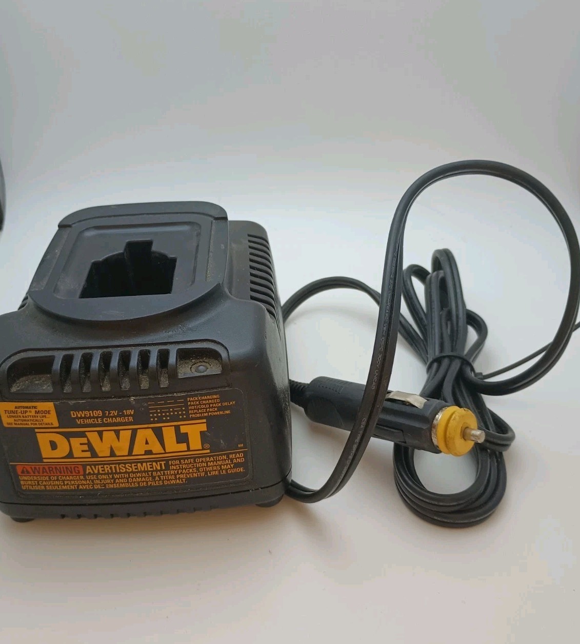 Dewalt DW9109 7.2-18 V Vehicle Battery Charger Cigarette Lighter Plug