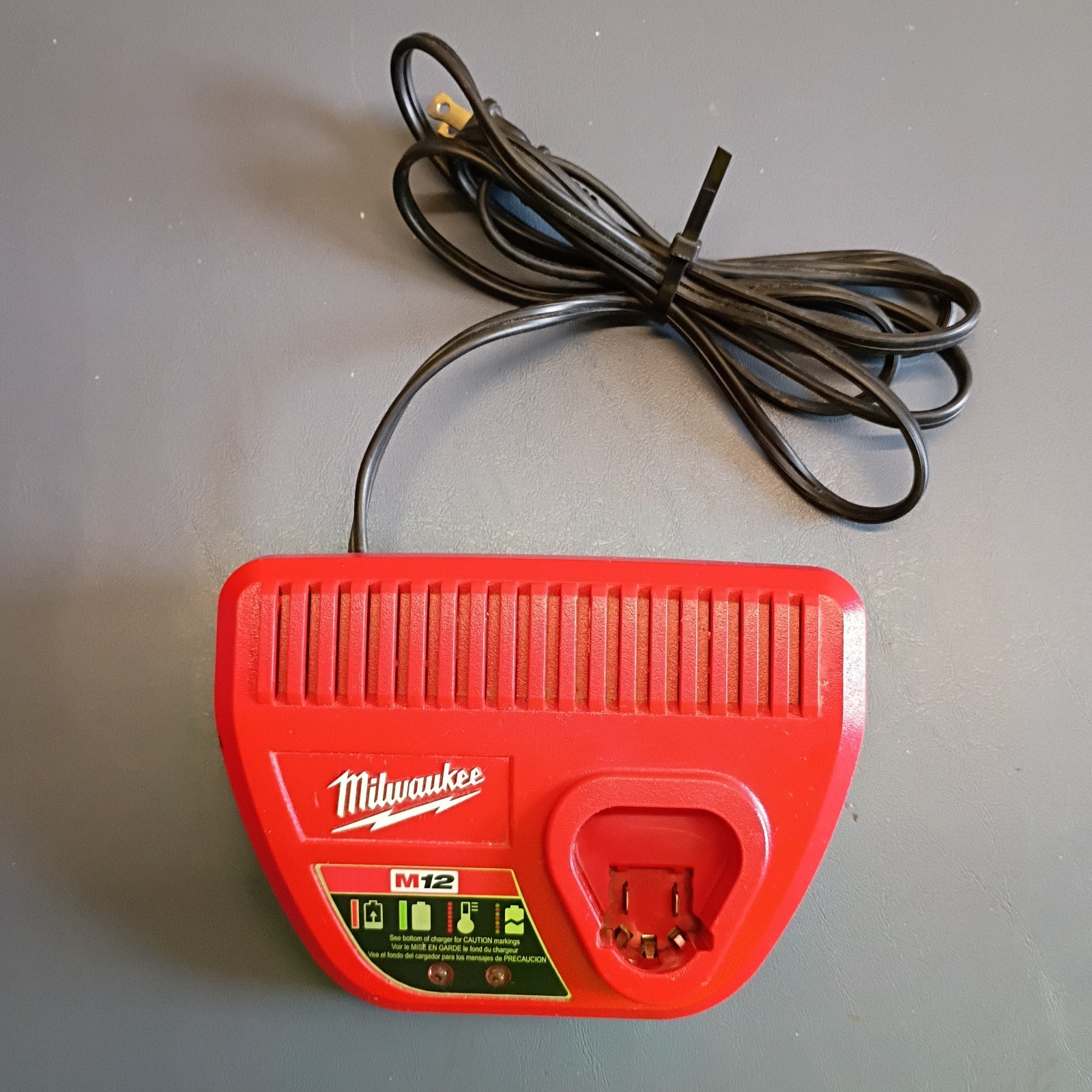 Milwaukee M12 Battery Charger Lithium-Ion 12V Tested (343