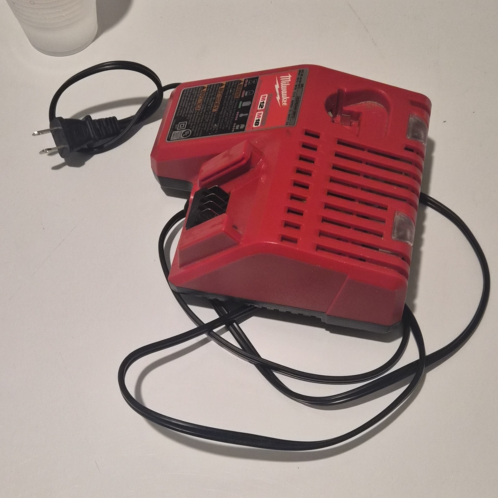 Milwaukee M12/M18 Battery Charger 120V Red 1-Battery 48-59-1812