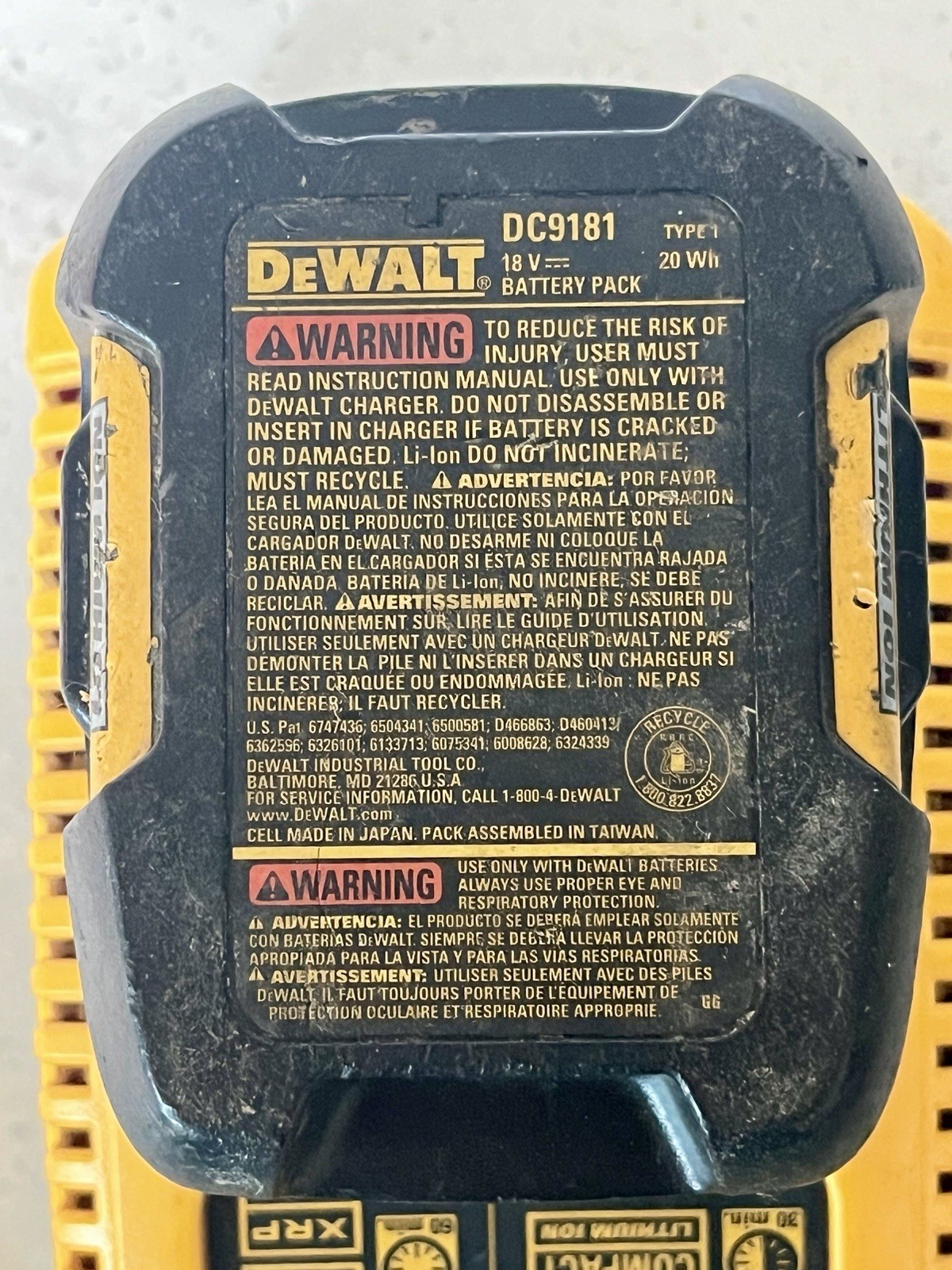 DeWalt DC9310 7.2V-18V Fast Charger + DC9181 18V Compact Lithium Ion Battery
