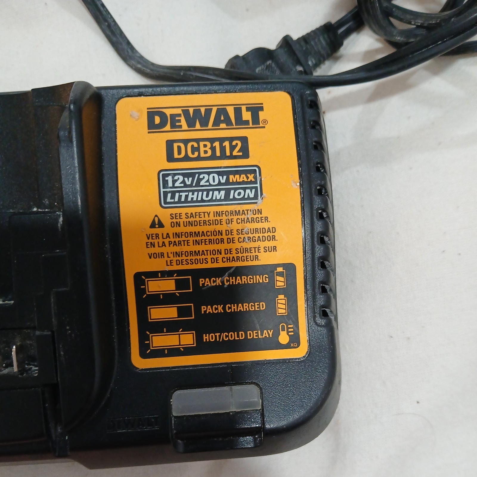 DEWALT DCB115 12V-20V MAX Li-Ion