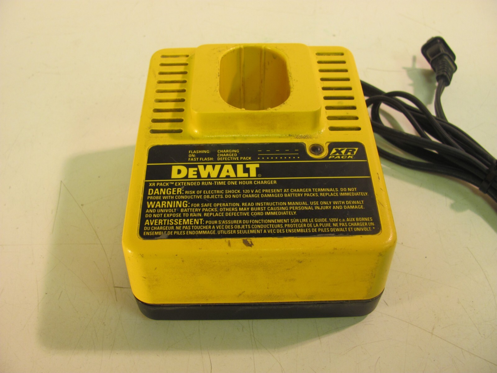 Genuine DeWalt DW9106 Battery Charger – for XR Pack