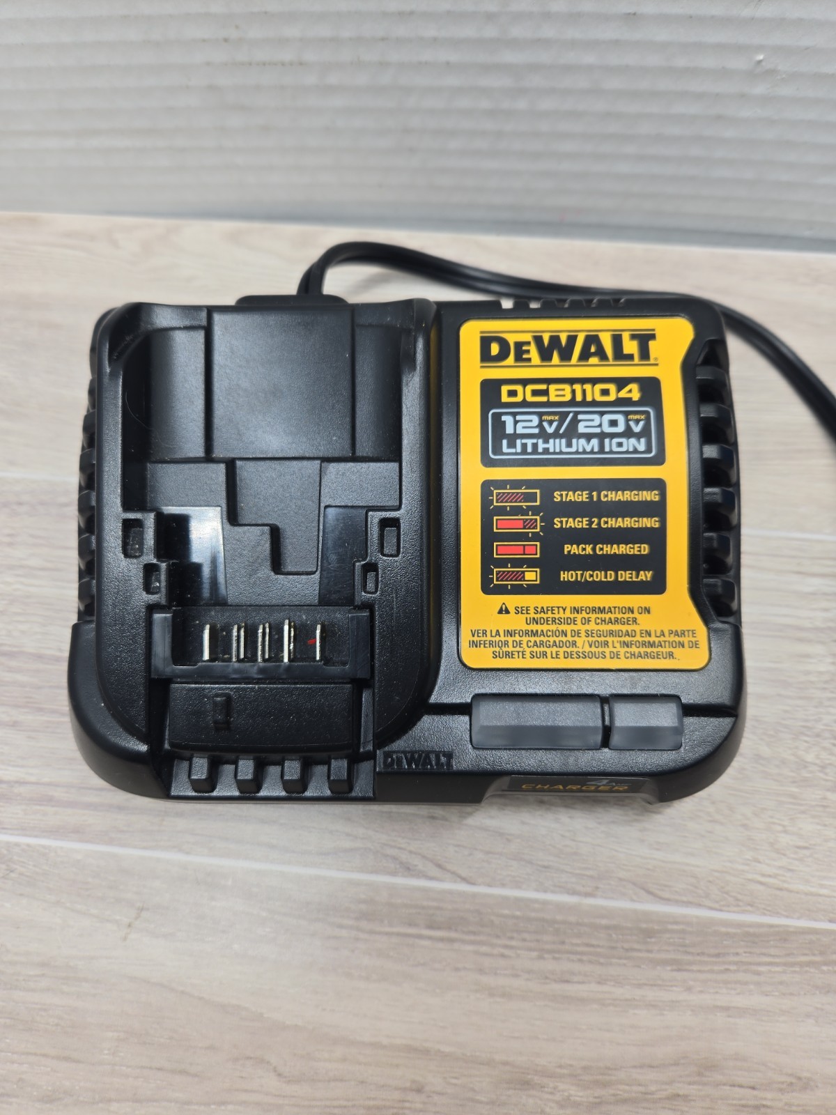 New DEWALT DCB1104 DCB115 12V – 20V MAX Li-Ion High Speed Charger